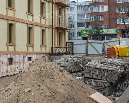 ЖК «Особняк у парка»: строительная площадка (21.04.2015), Май 2015