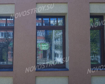 ЖК «Особняк у парка»: окна первого этажа (12.05.15), Май 2015